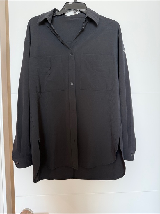 ALO Yoga Tops - ALO Yoga Women's Black Button-Down Shirt